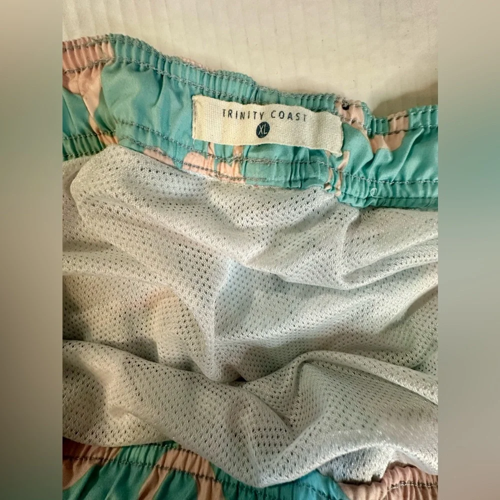 Trinity Coast Men’s Pink Flaming Baby Blue Swim Trunks Liner Size‎ XL Pre-Owned